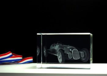 Voiture gravée en 3D dans le verre