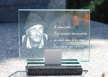 Plaque funéraire GRANIT & VERRE 6525 - Services Funéraires ROMMELAERE